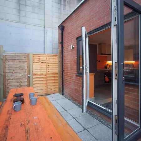 Higgihaus #3a & 3b 8 Bed Sleeps Up To 22 Big Groups Hip Location Бристоль