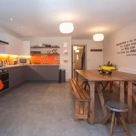 Holiday home Higgihaus #3a & 3b 8 Bed Sleeps Up To 22 Big Groups Hip Location *