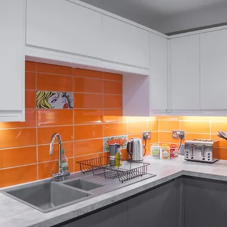 Будинок відпочинку Higgihaus #3a & 3b 8 Bed Sleeps Up To 22 Big Groups Hip Location Бристоль