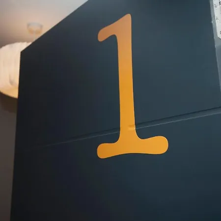 Будинок відпочинку Higgihaus #3a & 3b 8 Bed Sleeps Up To 22 Big Groups Hip Location Бристоль