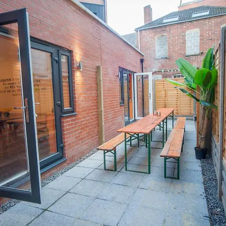 Higgihaus #3a & 3b 8 Bed Sleeps Up To 22 Big Groups Hip Location *