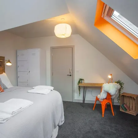 Higgihaus #3a & 3b 8 Bed Sleeps Up To 22 Big Groups Hip Location * Бристоль