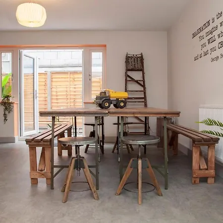 Будинок відпочинку Higgihaus #3a & 3b 8 Bed Sleeps Up To 22 Big Groups Hip Location