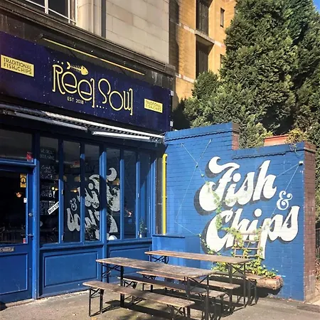 Higgihaus #3a & 3b 8 Bed Sleeps Up To 22 Big Groups Hip Location Bristol