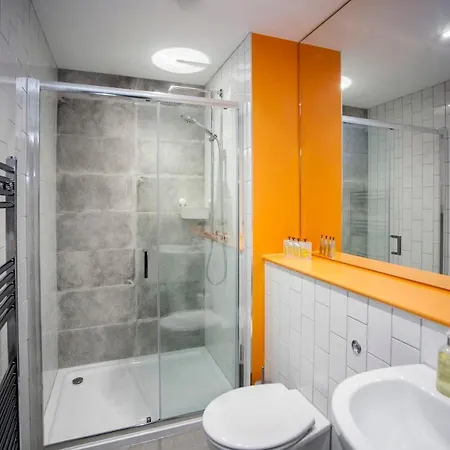 Semesterbostad Higgihaus #3a & 3b 8 Bed Sleeps Up To 22 Big Groups Hip Location Bristol