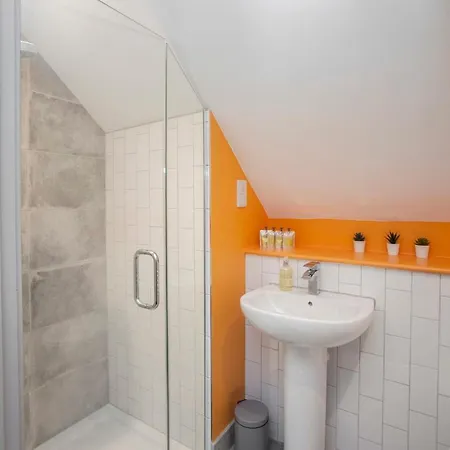 Higgihaus #3a & 3b 8 Bed Sleeps Up To 22 Big Groups Hip Location *